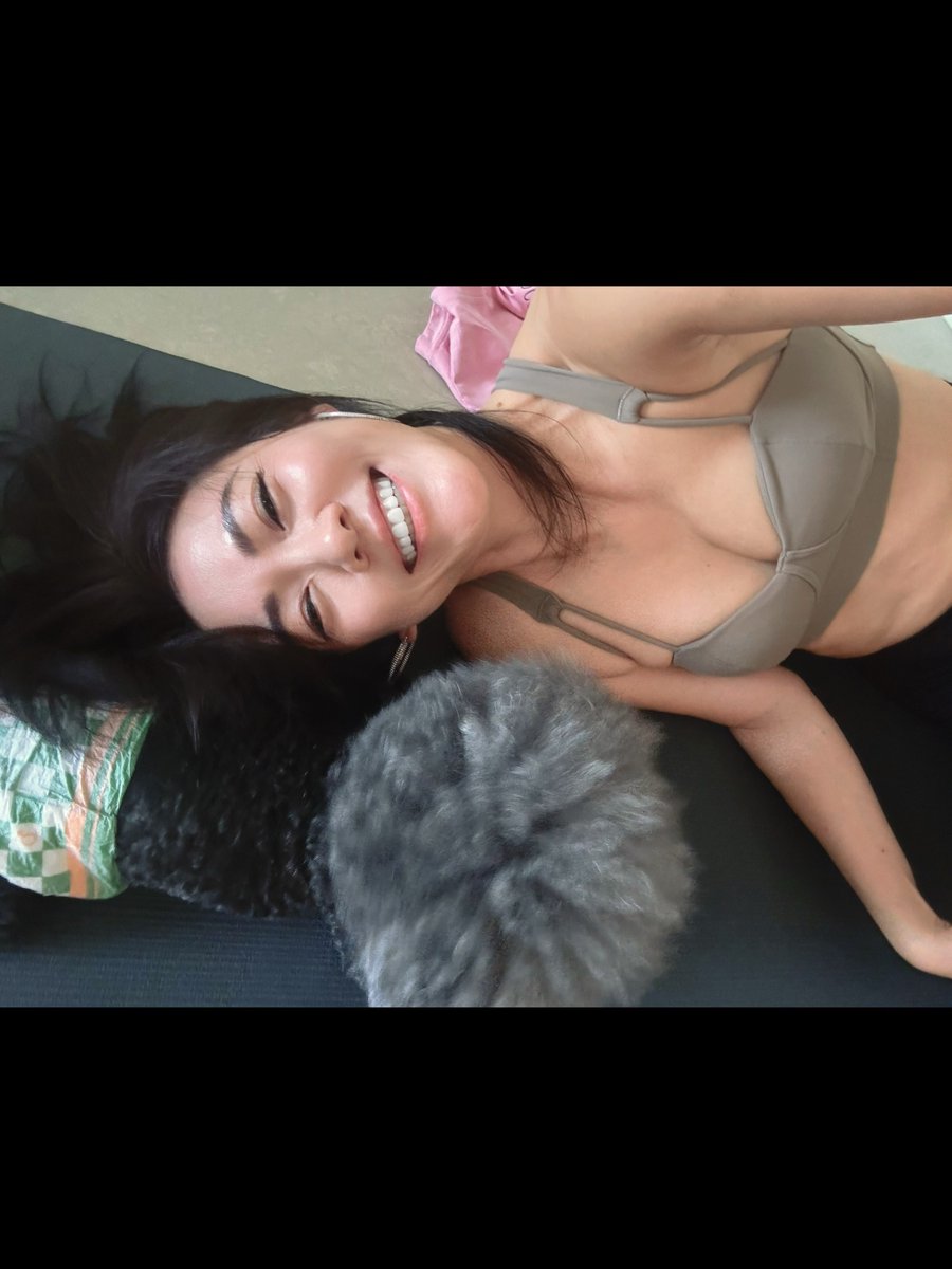 ting_yin_lu's tweet photo. Workout day! 🏋🏻‍♀️✨
Thought I’d be last but got here first. Early bird goddess win! 😎👏🏻🤣
The foam roller class felt SO real today... dead serious 🤪
Then Bingo kept stalking me and straight up sneezed right on my face during rolling… smh, thanks a lot 😤 https://t.co/C1VGDoLYsq