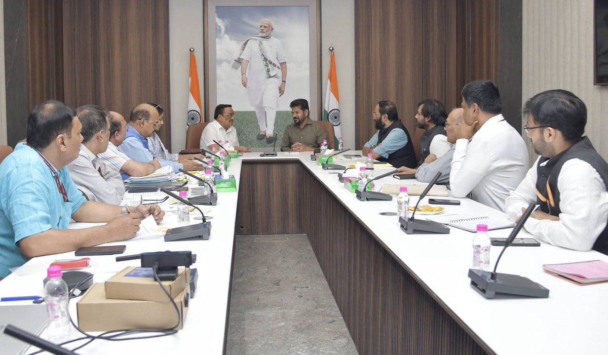 airnews_hyd's tweet photo. 🔹పాలమూరు-రంగారెడ్డి, డిండి, సీతారామ సాగర్, గౌరవెల్లి ప్రాజెక్టులకు పర్యావరణ అనుమతులు, సమ్మక్కసాగర్ అనుమతులు త్వరగా మంజూరు చేయాలని విజ్ఞప్తి.
#TelanganaIrrigation #PalamuruRangareddy #SammakkaSagar #EnvironmentClearance https://t.co/bsrhWYWPoJ