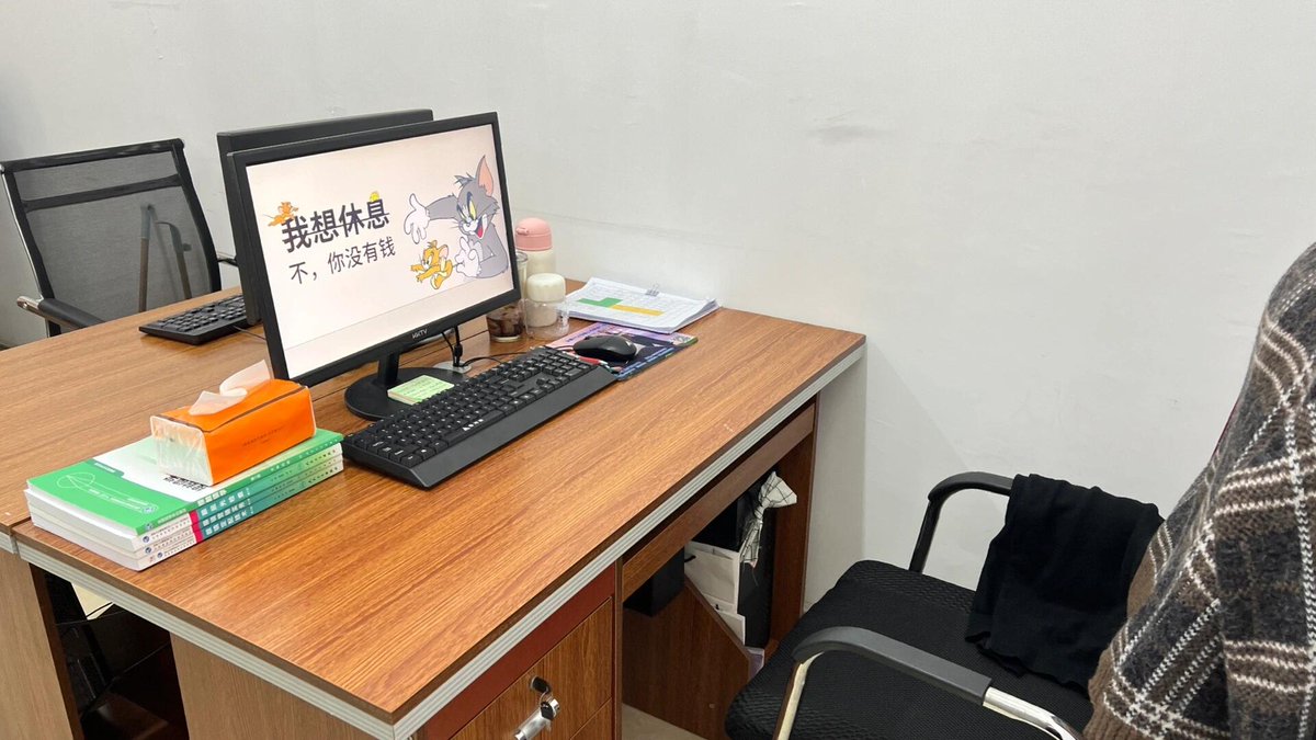 melodiy1cq's tweet photo. 90后中学老师，无不良嗜好。性格温和，思想开放，有一些小众爱好。 有刚翻墙出来的朋友吗？交个朋友 https://t.co/bvE5kZPeCb