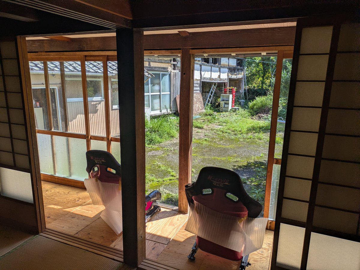 haduki495xx_Ill's tweet photo. 縁側で涼める良い季節になりましたね https://t.co/JERMtOPYzf