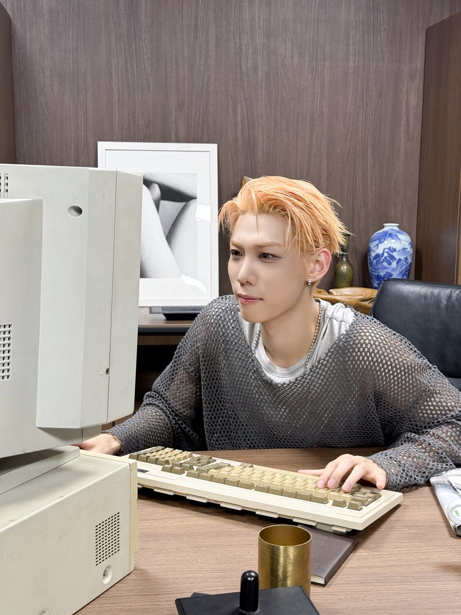 nSSign_official's tweet photo. [ #로빈 ] if you haven't yet.. check out 
Dance on the Earth 🌎🎧

#엔싸인 #nSSign #エンサイン
#ROBIN https://t.co/7aFNEuJGvz