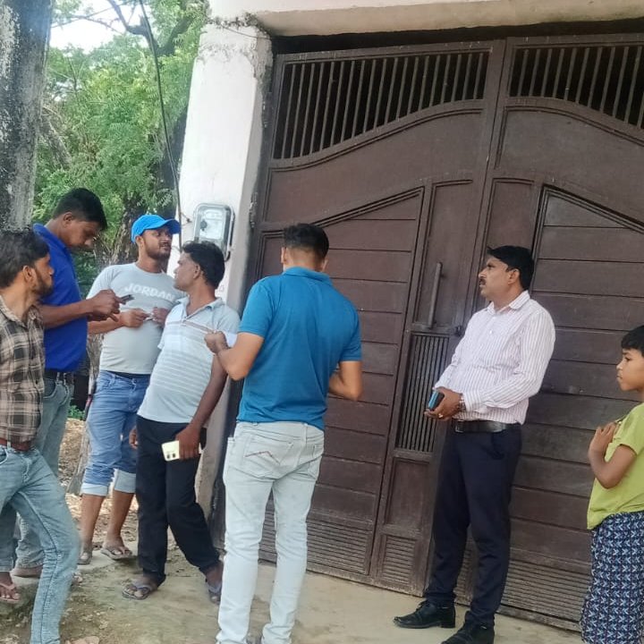 EDDSirsaganj's tweet photo. बकायेदार उपभोक्ताओं के घर-घर जाकर,  बिल का भुगतान शीघ्र करने हेतु सूचित/प्रेरित किया जा रहा है।
@UPPCLLKO
@MDDVVNL
@dvvnlagra
@dvvnlfirozabad https://t.co/DP7YMb5wuM