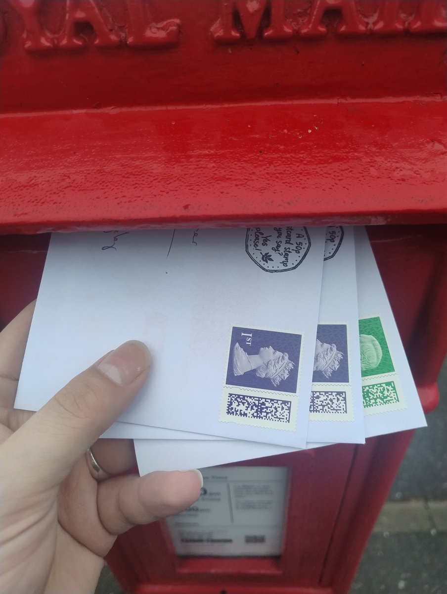 CFScotty3's tweet photo. That's the last batch popped into the Ol' Faithful around the corner ready to make their merry way across the miles. Hopefully, most will arive in advance or on #WorldPostcardDay. ๐คโ๏ธ๐ฎ๐ฏ
@letterappsoc @RoyalMail #keepmeposted @papersisters https://t.co/TbzagVJw4l