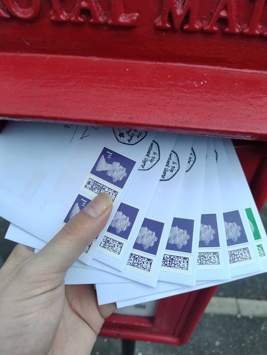 CFScotty3's tweet photo. That's the last batch popped into the Ol' Faithful around the corner ready to make their merry way across the miles. Hopefully, most will arive in advance or on #WorldPostcardDay. ๐คโ๏ธ๐ฎ๐ฏ
@letterappsoc @RoyalMail #keepmeposted @papersisters https://t.co/TbzagVJw4l