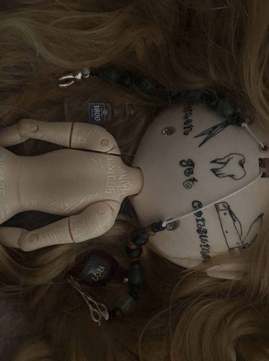 shuttterbugs's tweet photo. #sharpobjects hereโs my camille doll so now does anyone want to be my friend lmkโฆ. #sharpobjects #sharpobjects #sharpobjects i really want you guys to see this and be my Friend. https://t.co/WKTJmfeU6K