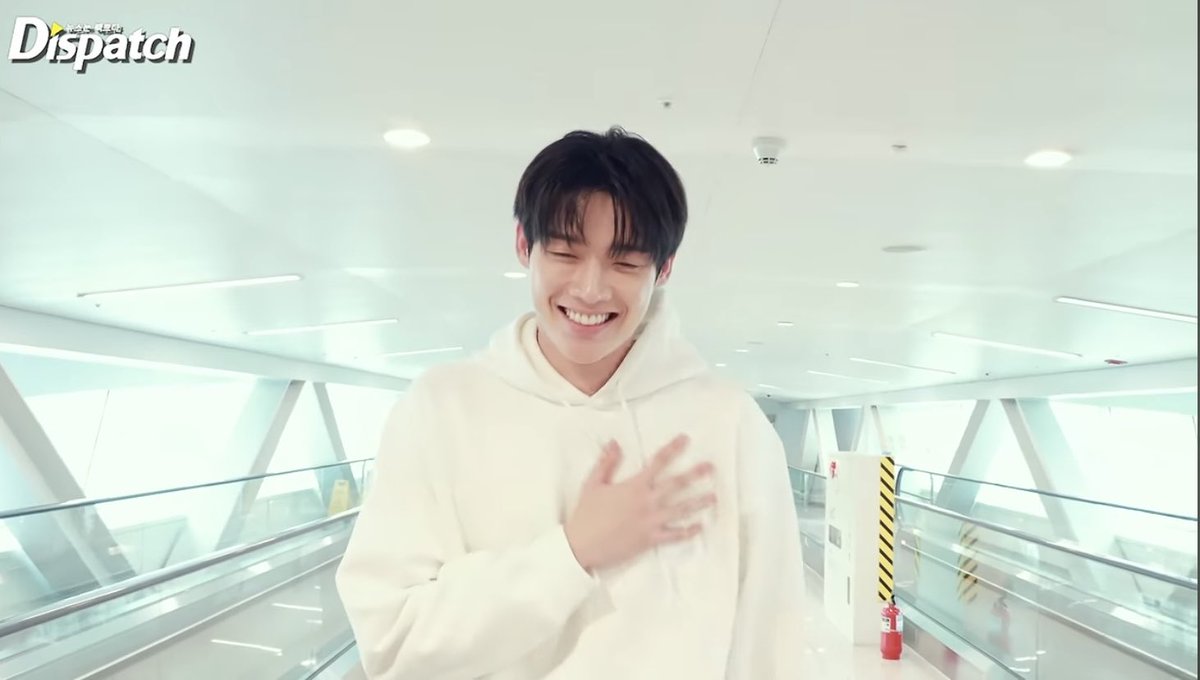 Koalapso5's tweet photo. An ideal height with a handsome, masculine face, I totally believe what Kim Yoon Sik brings to Paris Fashion Week goes beyond our expectations.

KIM YOON SIK PARIS FASHION WEEK
#KIMYOONSIKPFWSS27 
#YOONSIKINPARIS https://t.co/RaPyeYFsPy