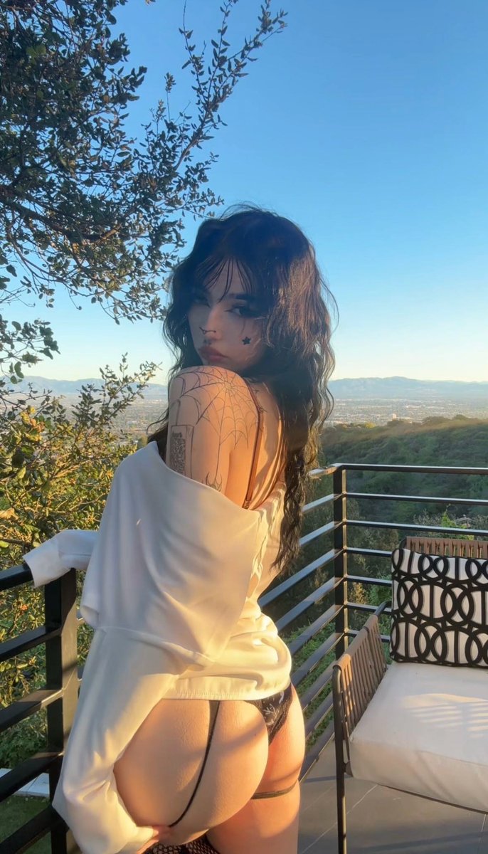 ReeseVelvetXO's tweet photo. missed me? good 😘 https://t.co/YYotp2frzT