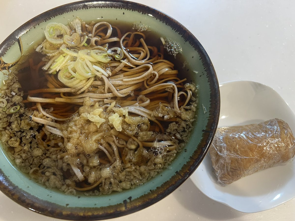 retamo94's tweet photo. 9月29日
たぬきそばといなり
#そば #蕎麦 #SOBA #毎日そば生活 #路麺 #蕎麦活 #そば生活 #蕎麦スタグラム #自炊 #朝活 #自宅ごはん #麺 #麺スタグラム #たぬきそば #いなり https://t.co/Tt1vvW71lY