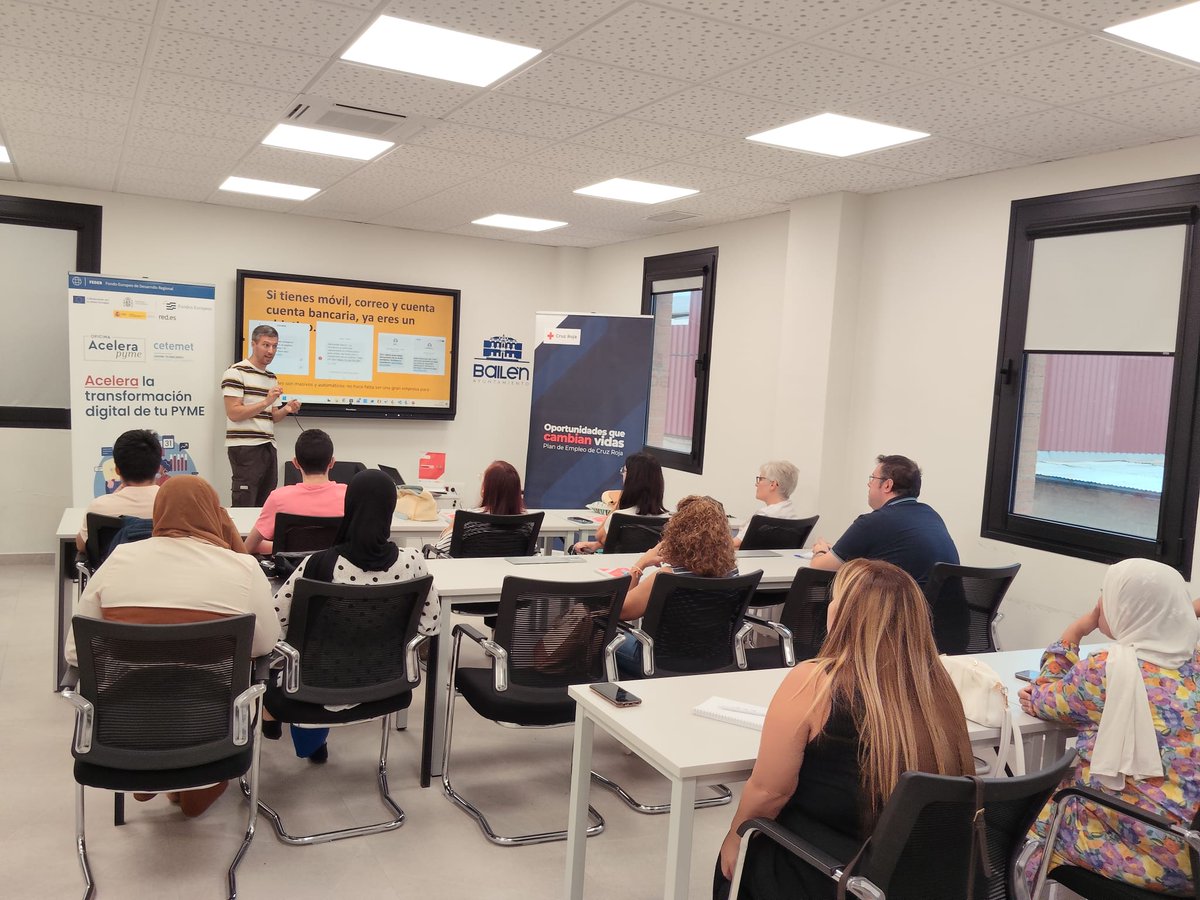 cetemet's tweet photo. Este lunes celebramos en Bailén una nueva jornada de nuestra oficina @Acelerapyme en Jaén, impulsada por @redpuntoes, junto a Cruz Roja Jaén y el Ayuntamiento.
Un taller práctico de ciberseguridad para profesionales del sector de la panadería. Gracias a todos los asistentes. https://t.co/JJmMFHI9BX