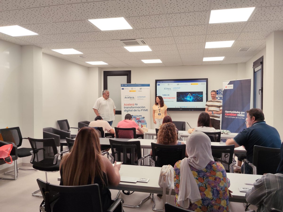 cetemet's tweet photo. Este lunes celebramos en Bailén una nueva jornada de nuestra oficina @Acelerapyme en Jaén, impulsada por @redpuntoes, junto a Cruz Roja Jaén y el Ayuntamiento.
Un taller práctico de ciberseguridad para profesionales del sector de la panadería. Gracias a todos los asistentes. https://t.co/JJmMFHI9BX