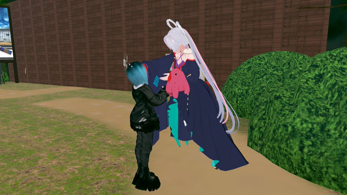 nagi_kazami's tweet photo. ※これはバーチャルSANJOと超かぐや姫のコラボではありません
ある意味、ファンメイドの極致にして神髄、超クオリティの改変アバターの方々の恩恵でいつものバーチャルSANJOの風景がまるで劇中の１シーンを再現したかのよう…本当に感謝感激雨アラモードなひと時でした

その後、ワールドを移動して物凄いパーティクルライブ的な最早プロ並みの作品をいくつも見せて頂き、終始ぽかーんと口を開けたままこれが無料で見れるVRCってやっぱSUGEEEEEEと再認識、毎日再認識…何でこんなに凄い世界がほぼ毎日目の前で繰り広げられてるんだ〇ぬのか俺（）

#VRChat
#バーチャルSANJO
#超かぐや姫