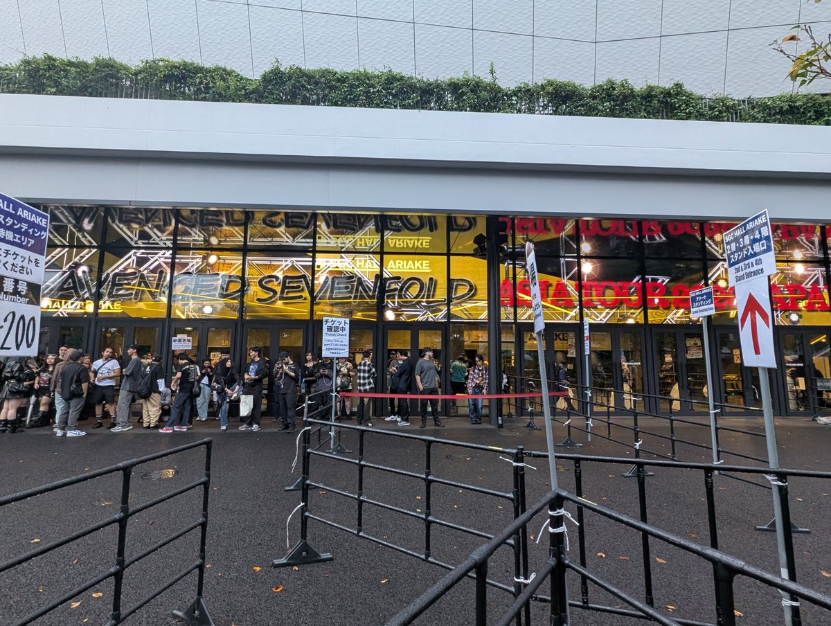 MattyTheTruth's tweet photo. A7X到着です https://t.co/49OTfueelV