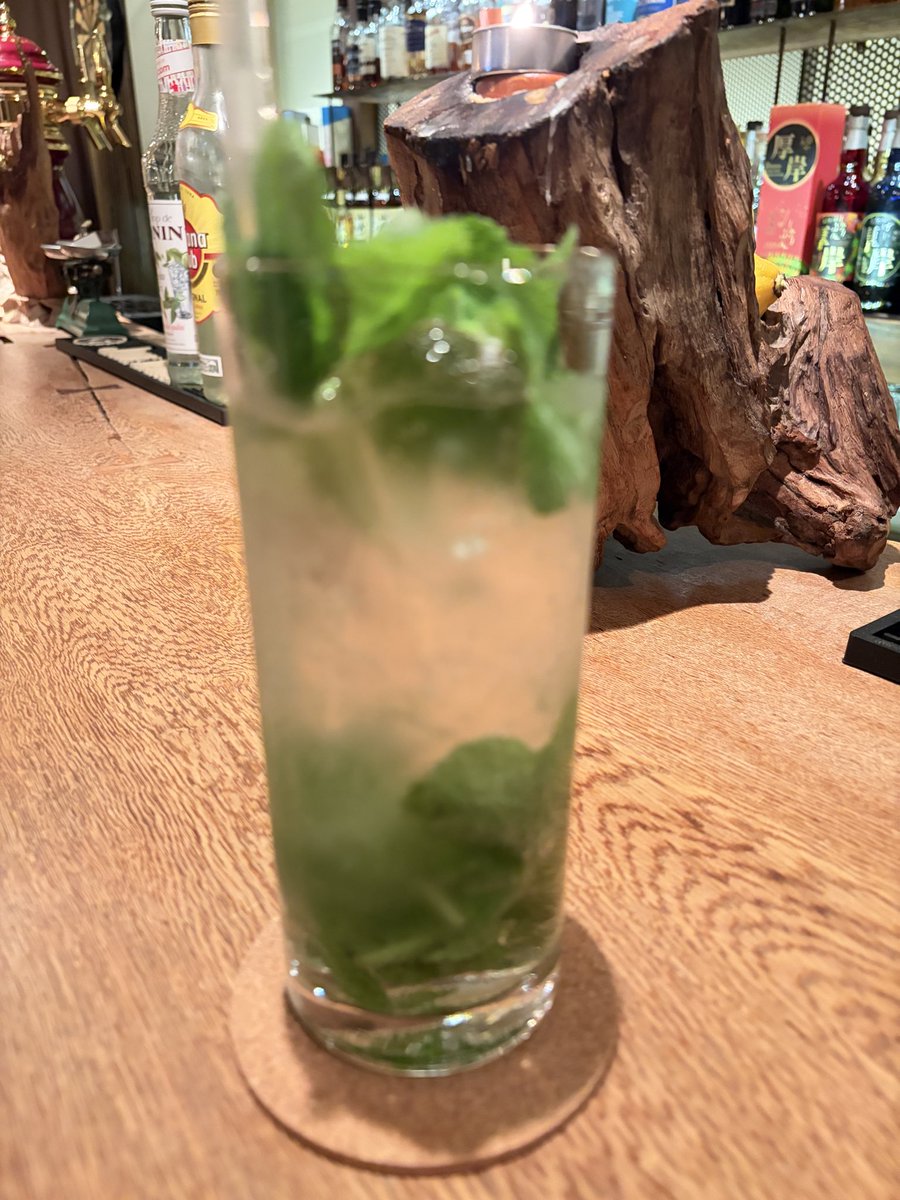 b50ZZb0x215885's tweet photo. ちょい飲み手帖札幌vol.3
36軒目
『Mr.Shake』
こちらも3年連続掲載のお店
モヒートかメーカーズマークハイボール選べる。ミントは無くなるまでなので迷わずモヒート
自家製デザートチーズにナッツ、チョコ
モヒート、チーズ美味い😋
BARで飲むモヒートは美味いよね😋
#ちょい飲み手帖
#Mrshake https://t.co/iqezSogYL0