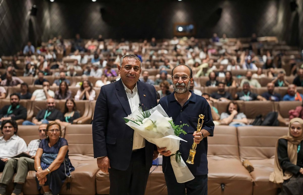 ay0101adanali's tweet photo. Dünya sinemasının usta ismi Adana'da onurlandırıldı!

https://t.co/cmCvuPrKAO https://t.co/mtWGhpsnrS