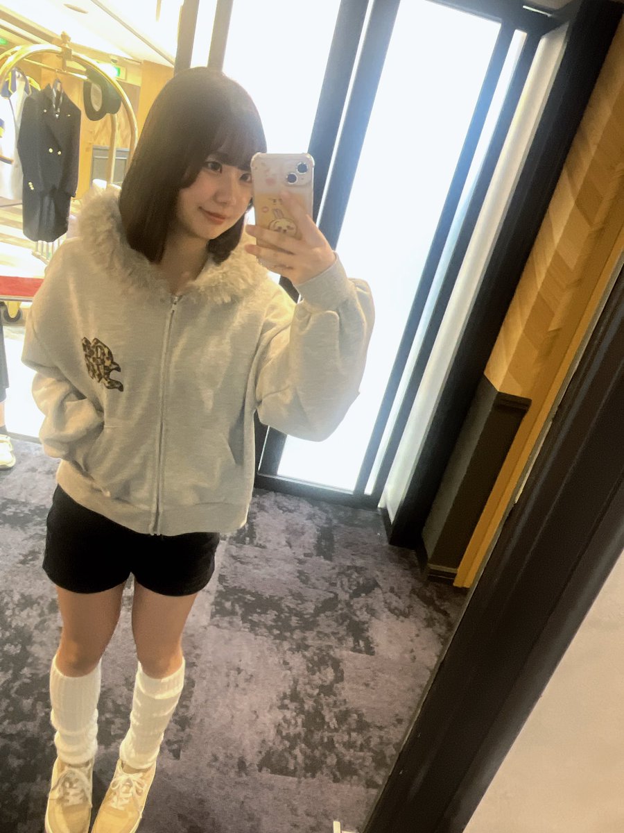 cotori_5ive's tweet photo. 学校の鏡で撮った🥺
今日は20時から渋谷います
#渋谷 #5iveLOUNGE https://t.co/Lx7aLLM9yp
