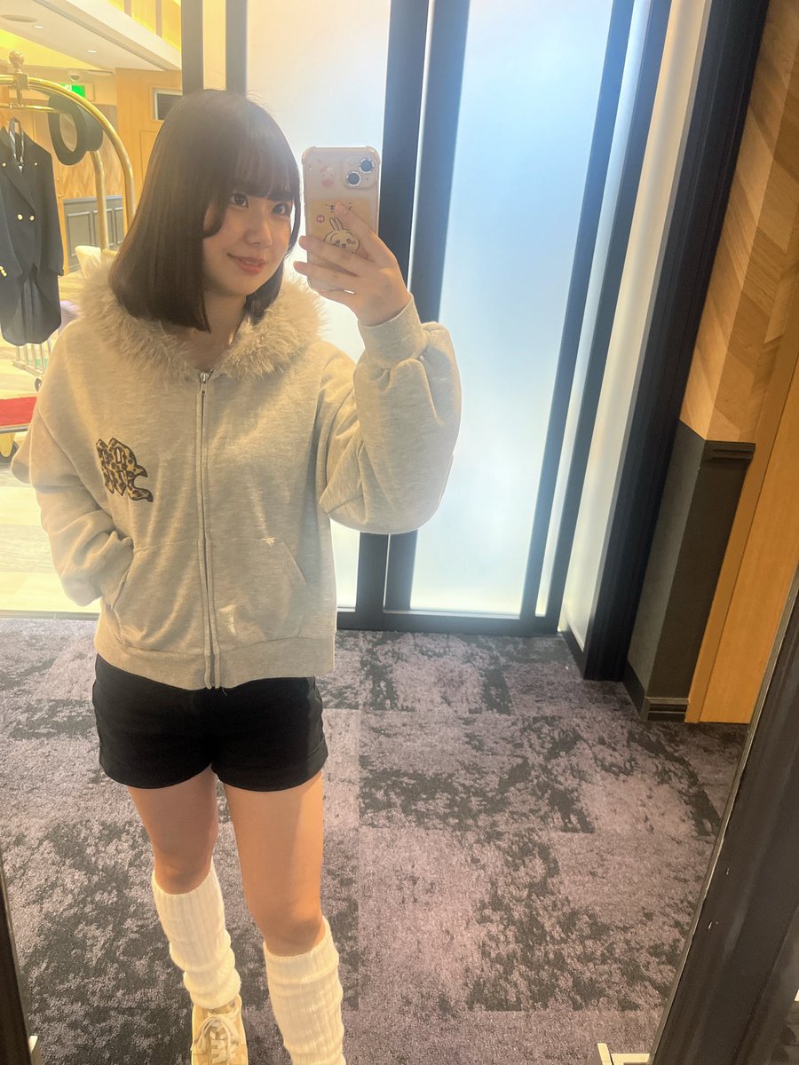 cotori_5ive's tweet photo. 学校の鏡で撮った🥺
今日は20時から渋谷います
#渋谷 #5iveLOUNGE https://t.co/Lx7aLLM9yp
