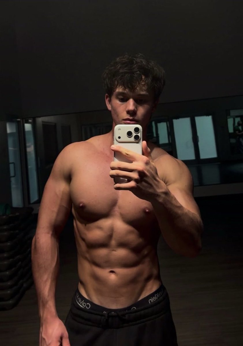 SmashingGooners's tweet photo. 5am gym sesh in the books 💪🏼🙂‍↕️🤙🏼 https://t.co/ZJ3h9fRcRo