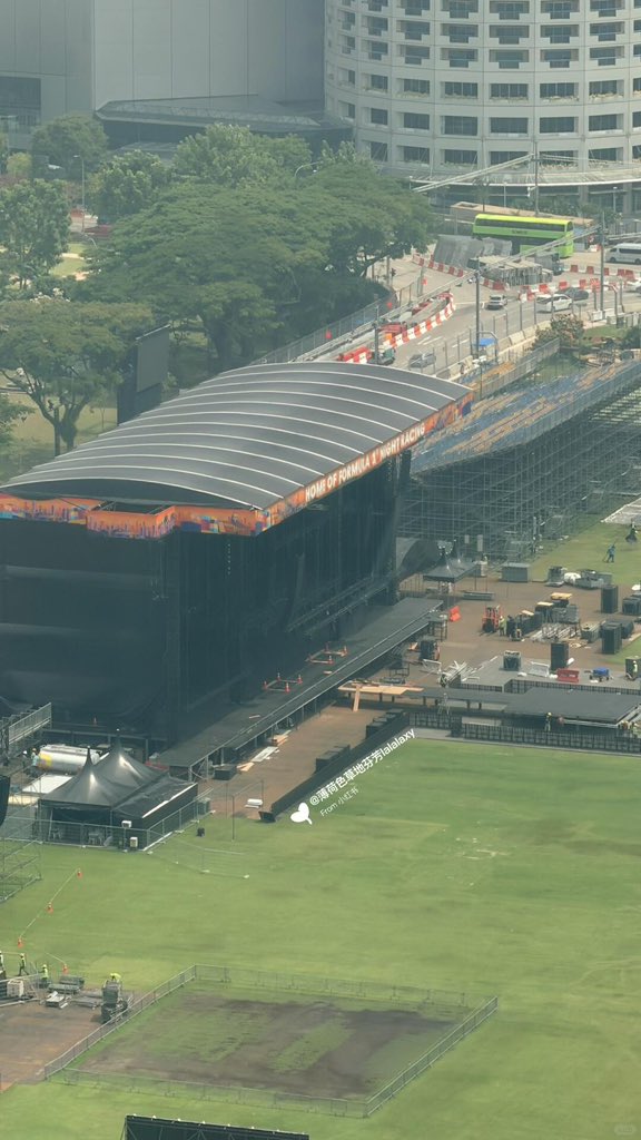 joyride0603's tweet photo. เวที F1 ใหญ่มากกกกกกกกกกกกก https://t.co/fjy5ul9XpQ