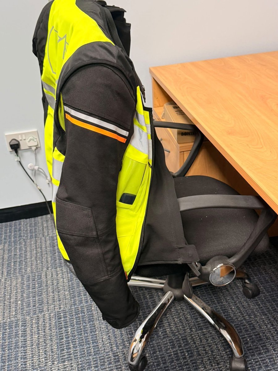 CurvyRidersMCC's tweet photo. Now that we're heading into Autumn, thoughts are turning to commuting on two wheels.
Morning or evening, the visibility can change quickly.
What are your top tips for staying visible and safe on your commute?
#CurvyRiders #ridelikeagirl #womenwhoride #shinysideup https://t.co/WoUaz3qKNU