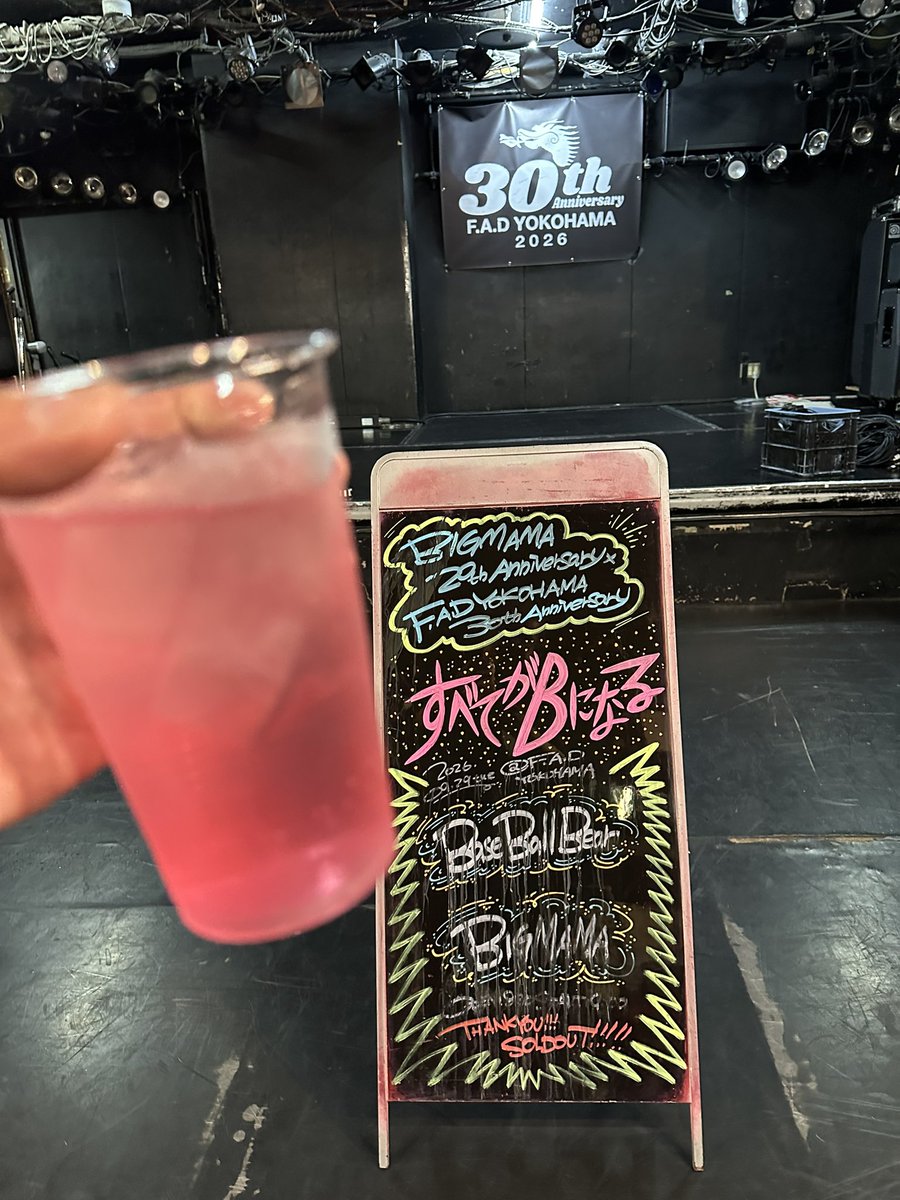 horinouchi_bbb's tweet photo. 𝐁𝐈𝐆𝐌𝐀𝐌𝐀𝟐𝟎𝒕𝒉 x 𝐅𝐀𝐃𝟑𝟎周年「すべてが𝔹になる」
同世代であり、これまで対バンの機会もあったかと思いきや…初の2マン‼️
呼んでもらえて実現出来て嬉しかったです🙏✨ライブにもめちゃくちゃ気持ち入りましたし🔥楽屋も打ち上げも話題は尽きず、とても楽しい一日でした💪😆また必ず🤝 https://t.co/o8spabDla4
