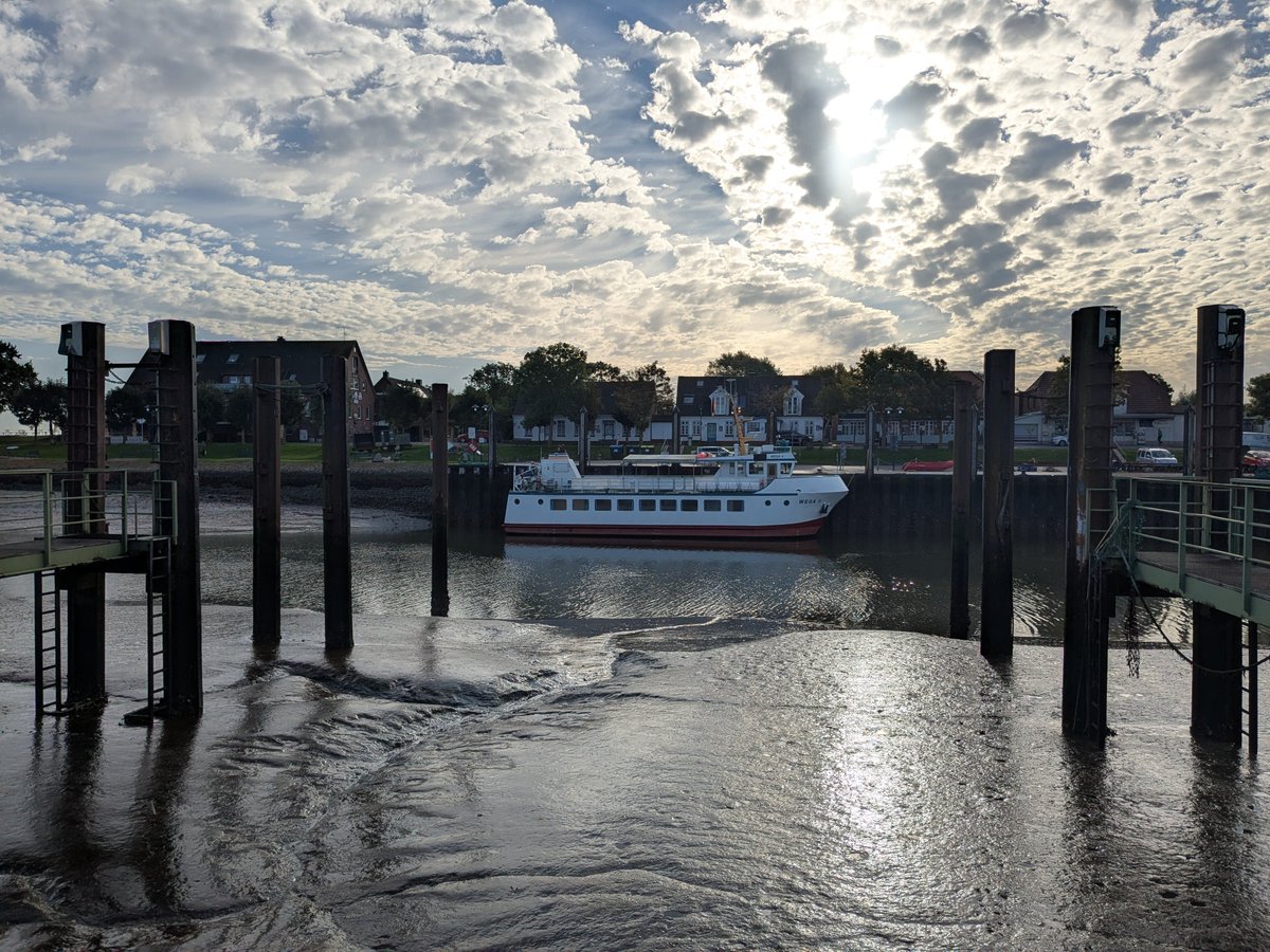 Nordwestroute's tweet photo. Moin aus Butjadingen.. #Fedderwardersiel #butjadingen #nordsee #wesermarsch #Burhave #tossens #eckwarderhörne #bremerhaven #Wilhelmshaven https://t.co/jbzAXaqZJb