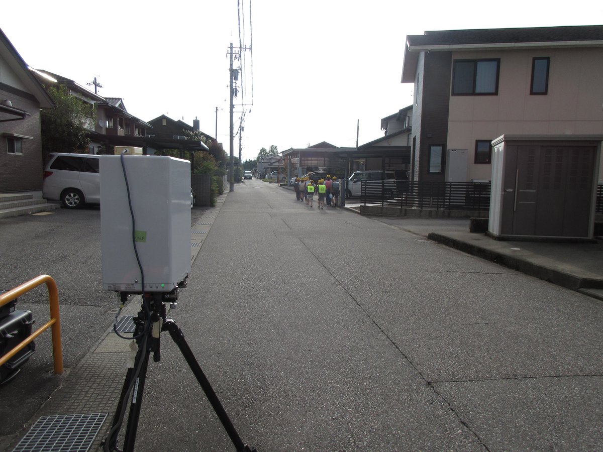 toyama_police's tweet photo. 【交通指導課です】
９月24日（木）午前７時から、富山市大町地内の生活道路（小学校付近）において、可搬式オービスの速度取締りを実施しました。
９月１日から生活道路の法定速度は時速30キロメートルとなっています。 https://t.co/8iGjHsah68