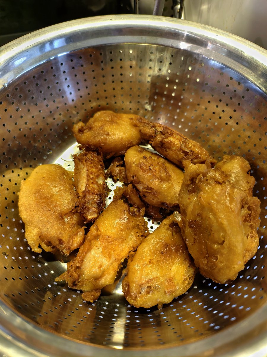 rayda1212's tweet photo. นานๆจะได้ลงมือเอง 
ไก่ทอด แบบกรอบไม่เกรงใจฟัน อร่อยอะ

เก่งมาก ปรบมือ ให้คะแนนตัวเองเต็ม 10 ไม่หัก เพราะทำเอง กินเอง https://t.co/J3uiSQ9j2F