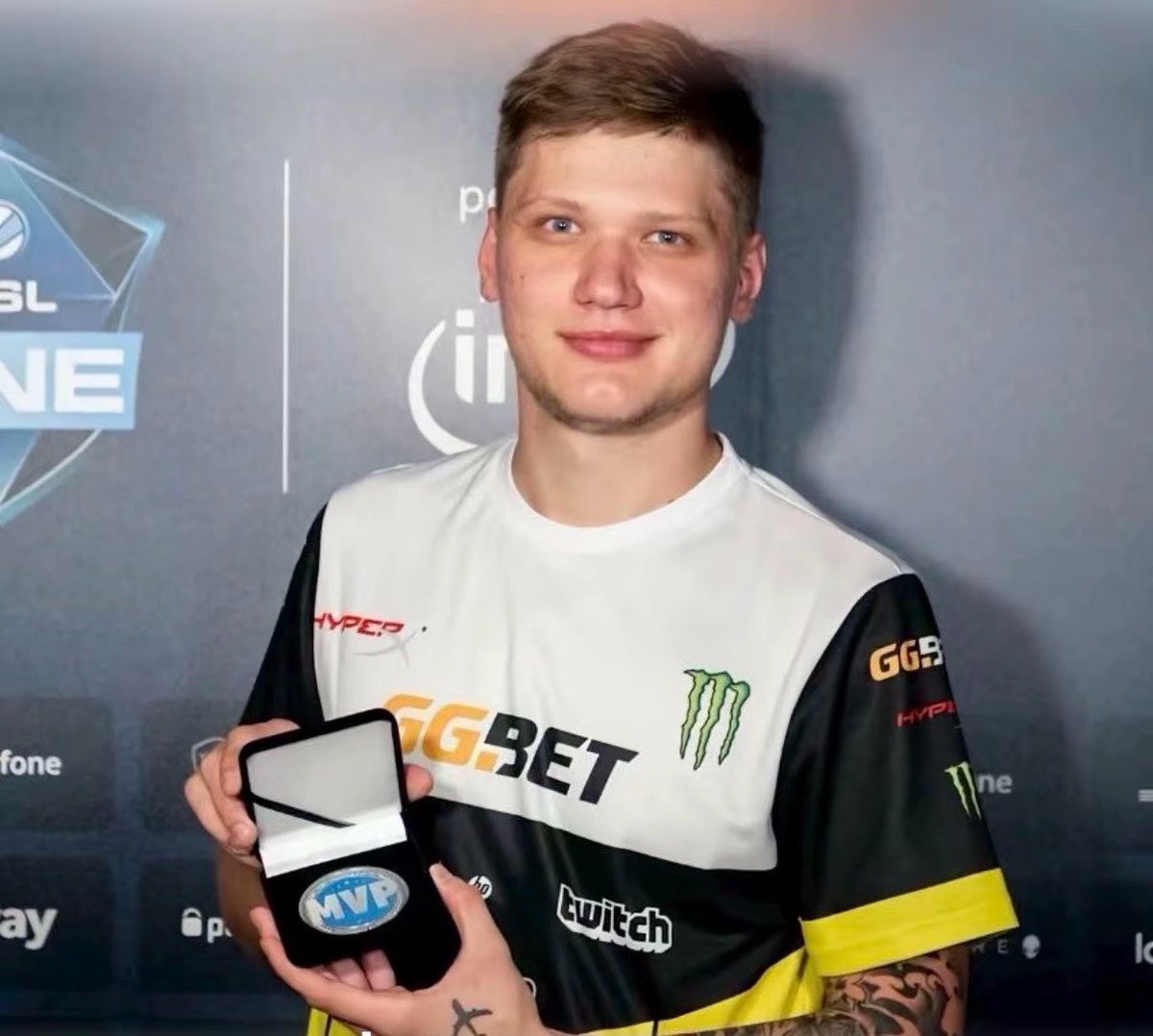 KeirHuang3's tweet photo. 喜欢s1mple，喜欢s1mple无与伦比的狂和自信 https://t.co/Bmq3wfgRII