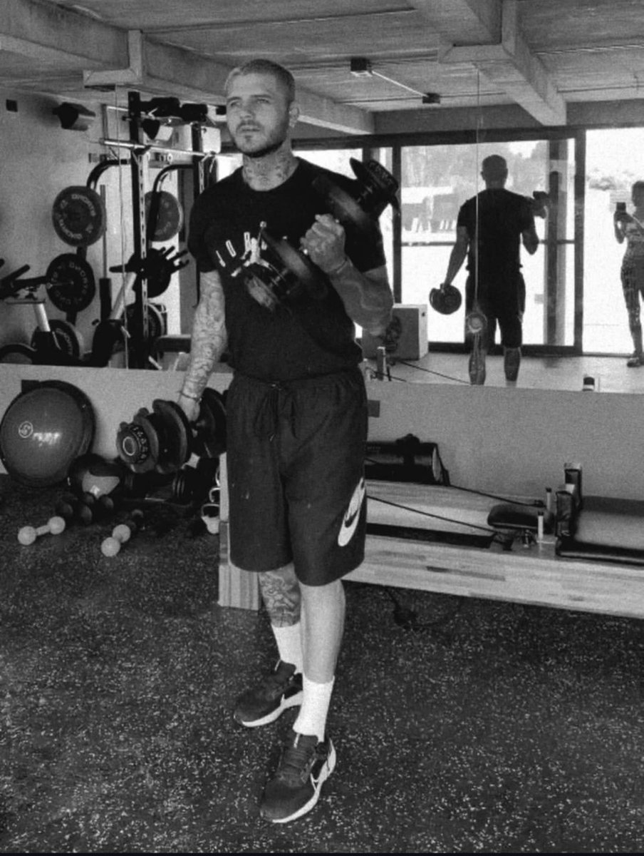 zziyangilp's tweet photo. david beckham isine bak kardesim https://t.co/nRGhpfcpee