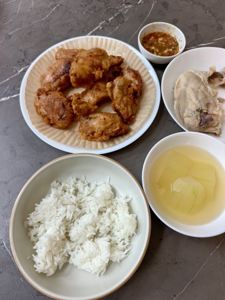 rayda1212's tweet photo. นานๆจะได้ลงมือเอง 
ไก่ทอด แบบกรอบไม่เกรงใจฟัน อร่อยอะ

เก่งมาก ปรบมือ ให้คะแนนตัวเองเต็ม 10 ไม่หัก เพราะทำเอง กินเอง https://t.co/J3uiSQ9j2F