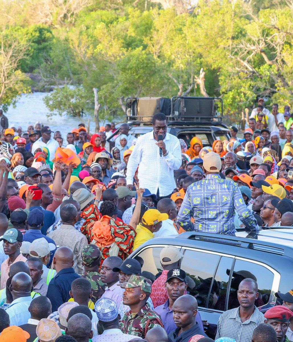 OpiyoWandayi's tweet photo. Last evening, I joined President @WilliamsRuto in Msambweni Constituency, Kwale County, during the launch of rural electrification projects and, later, engagement with the people. https://t.co/8CHMECNZwt
