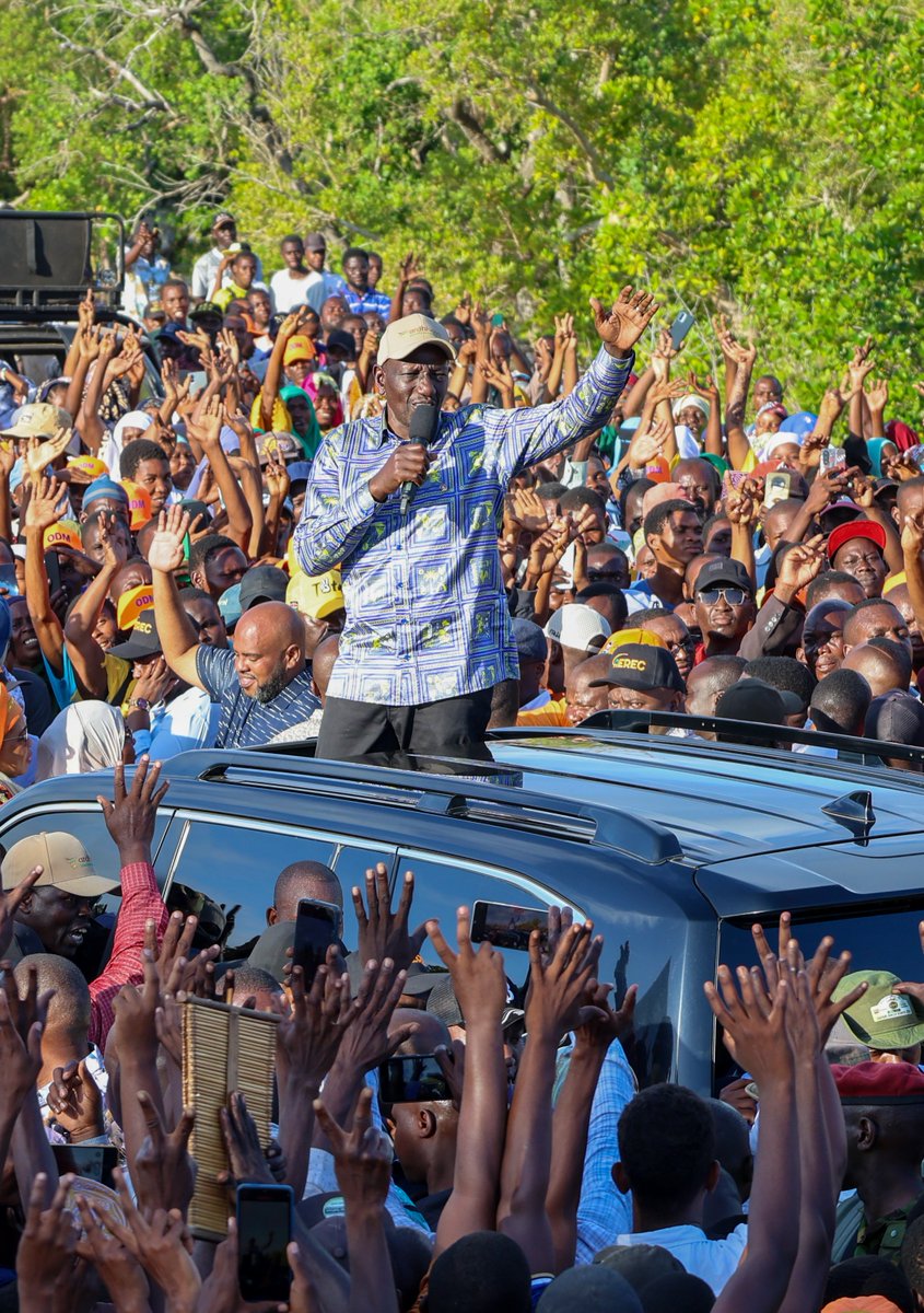 OpiyoWandayi's tweet photo. Last evening, I joined President @WilliamsRuto in Msambweni Constituency, Kwale County, during the launch of rural electrification projects and, later, engagement with the people. https://t.co/8CHMECNZwt