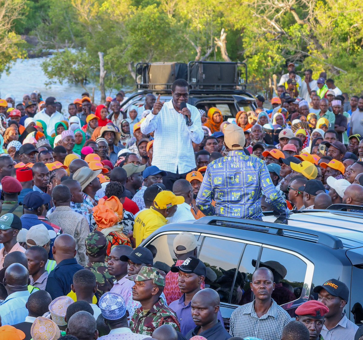 OpiyoWandayi's tweet photo. Last evening, I joined President @WilliamsRuto in Msambweni Constituency, Kwale County, during the launch of rural electrification projects and, later, engagement with the people. https://t.co/8CHMECNZwt