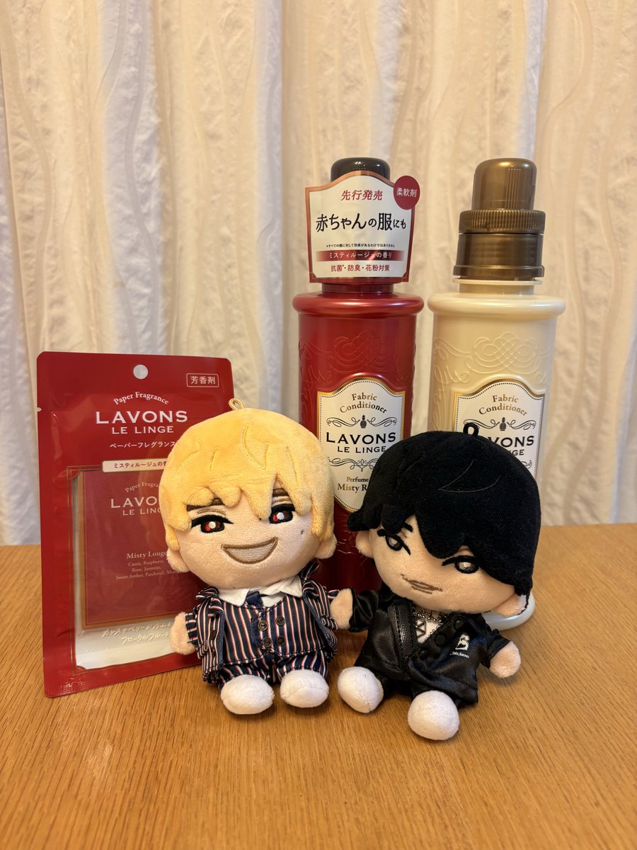 hokuhoku6tones's tweet photo. 最寄りのドラッグストア寄ったら、
早速、ほっくんが出入口でお迎え🖤
夢みたい✨憧れだったやつだー！！
LAVONS、新しい香りの先行発売です🌹
中にも大きなの飾ってあり、
店内をグルグル回ってしまった〜。
毎日寄ってしまいそう🫶🏻

#ネイチャーラボ #松村北斗
#lavons https://t.co/7MmBn8PmxA