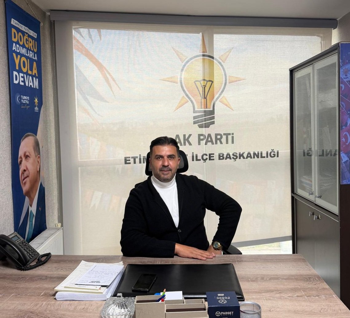 aketimesgut06's tweet photo. Bugün İlçe Başkanlığımızda nöbetçi olan Yönetim Kurulu Üyemiz Sn. Abdurrahman YILMAZ, 10.00–18.00 saatleri arasında hemşehrilerimizin talep, görüş ve önerilerini dinlemek üzere görev başındadır.

📍 AK Parti Etimesgut İlçe Başkanlığı
Kazım Karabekir Mah. İstasyon Cad. No: 55/7, Etimesgut/ANKARA
📞 0 (312) 245 48 00
#Etimesgut #AKParti #AKPartiEtimesgut