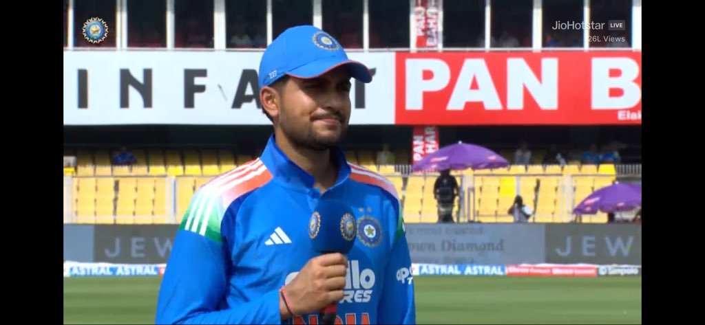 Dinuvermabj1c's tweet photo. 🚨Toss update 🚨
India win the toss and elects to bowl first 💥
#IndvsWi #cricket #roko https://t.co/31gn6e8jM7
