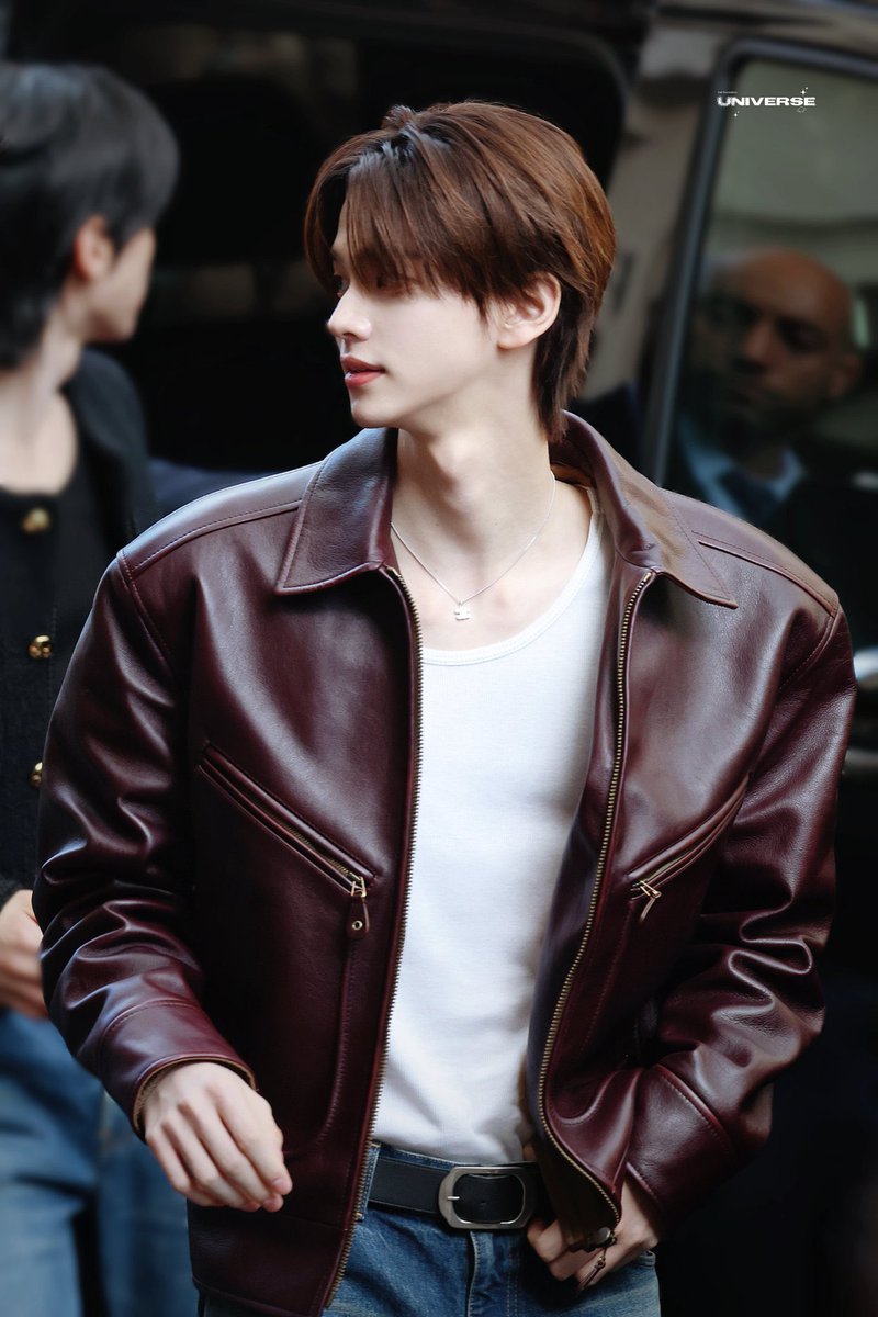 loveudumplings's tweet photo. 전설의 파리 신유 볼 시간 https://t.co/cjQxbC977H