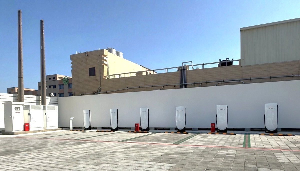 TeslaCharging's tweet photo. New Tesla Supercharger: Changhua, Lukang, Taiwan (6 stalls) 
https://t.co/FTfAxbt63e https://t.co/usEcIetGiG