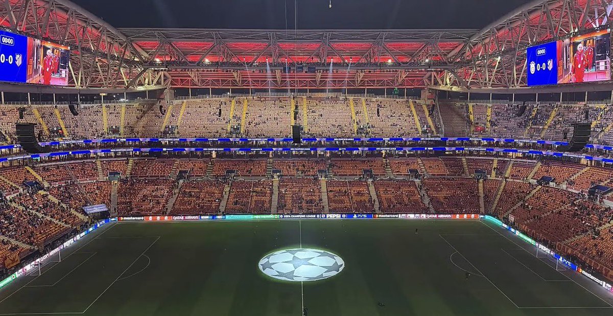 TheCimbomRed's tweet photo. @EASFCDirect Please add the new LED lights, big screen and add the entry song when the Gala players enter into the stadium :) https://t.co/I9lnNDe1GS