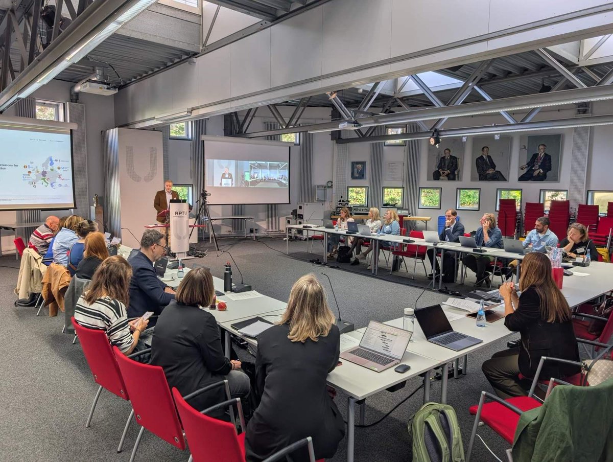 SveucilisteZG's tweet photo. 📢 Fakultet organizacije i informatike s 1️⃣1️⃣ međunarodno prepoznatih partnera iz 7️⃣ europskih zemalja u sklopu Horizon projekta 𝗧𝗥𝗜𝗔𝗗 razvija sveobuhvatan okvir primjene AI-ja u obrazovanju. 🤖 👩🏫💡
🔗👉 https://t.co/5FvNxhyDie
#UniZg #mojesveuciliste #AI #UI #TRIAD https://t.co/MtGFkV9CUI