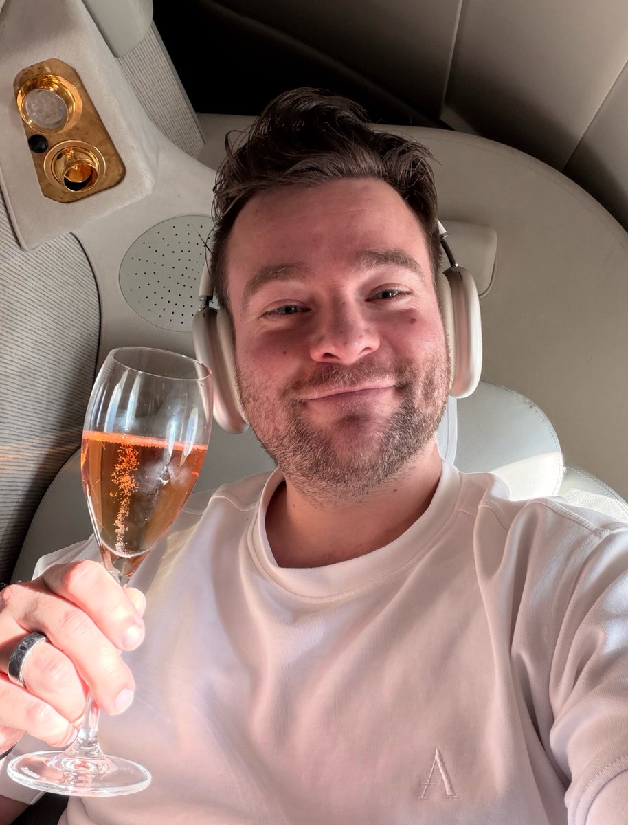 AltCryptoGems's tweet photo. In 2018, I made $100,000+ in crypto.  

But in 2019, I lost it all.   

In 2021, I made 37x of what I lost.

Then, in 2025 I lost half of that, once again.

This thread reveals the secret of my 0 to hero crypto journey.

Only open it if you wanna make generational wealth: 👇 https://t.co/FyxQAJDau8