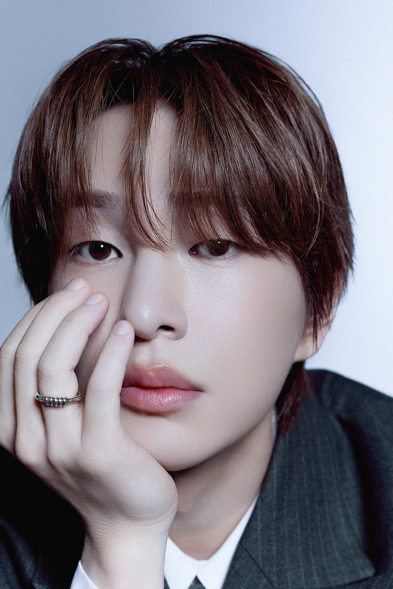 natalie_mu's tweet photo. ✨️SHINee ONEW

「鱗（うろこ）」という曲を通じて、
以前よりもっと幸せになりました。
🔗https://t.co/kKYY6ojumn

#ONEW #秦基博 https://t.co/eGNJ2Ck9QU