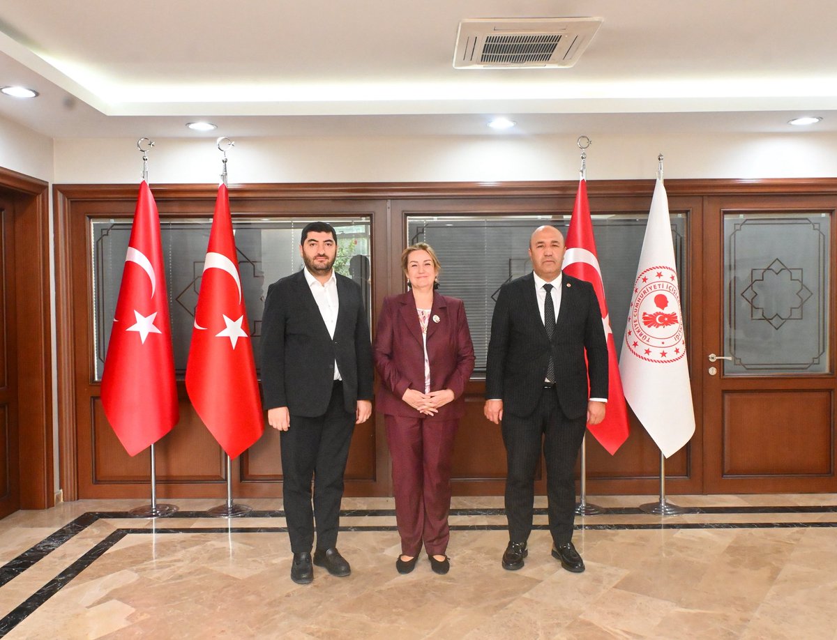 ysankazan's tweet photo. Ankara Oto Sanatkârlar Oda Başkanımız Sayın Mustafa Er ile birlikte İlçe Kaymakamımız Sayın Özlem Bozkurt Gevrek’i ziyaret ettik.

İlçemizin önemli sanayi ve ticaret merkezlerinden Şaşmaz Sanayi Bölgesi’nde gerçekleştireceğimiz çalışmalar başta olmak üzere, esnafımızın taleplerini ve ilçemize yönelik konuları değerlendirdik.

Nazik kabulleri ve kıymetli istişareleri için Sayın Kaymakamımıza teşekkür ediyorum.