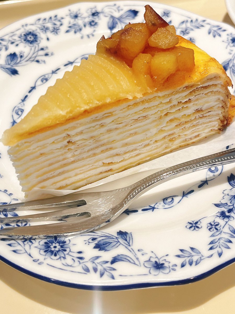 yuuto__30_40's tweet photo. ドトールの
「みたらし香る　紅はるかミルクレープ」
珈琲にマッチして美味しい😋

うちのお店の紅はるか博士は、どう食レポするんだろう🤔って思いながら、お芋の優しい甘みに身を委ねました🍠✨ https://t.co/3z8i2fjXXA