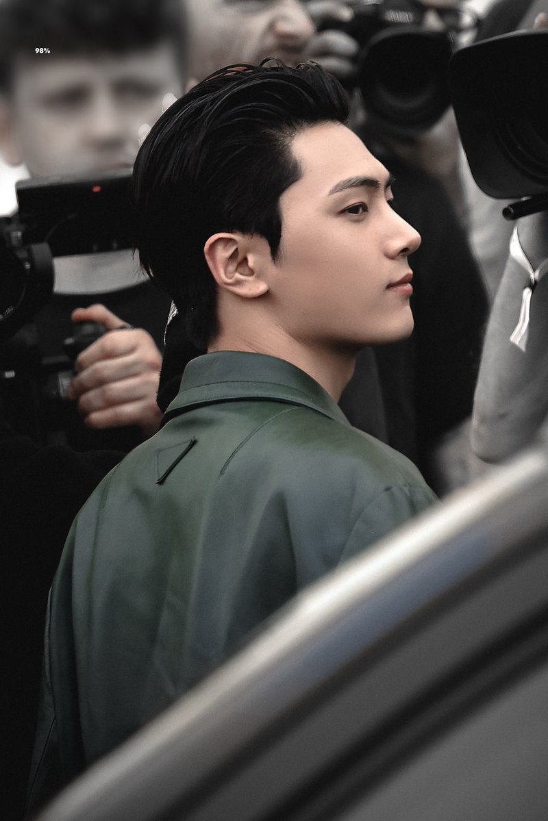 innijs's tweet photo. 콧대라는게 숨긴다고 숨겨지는것도 아니고 https://t.co/8HPHdDv21a