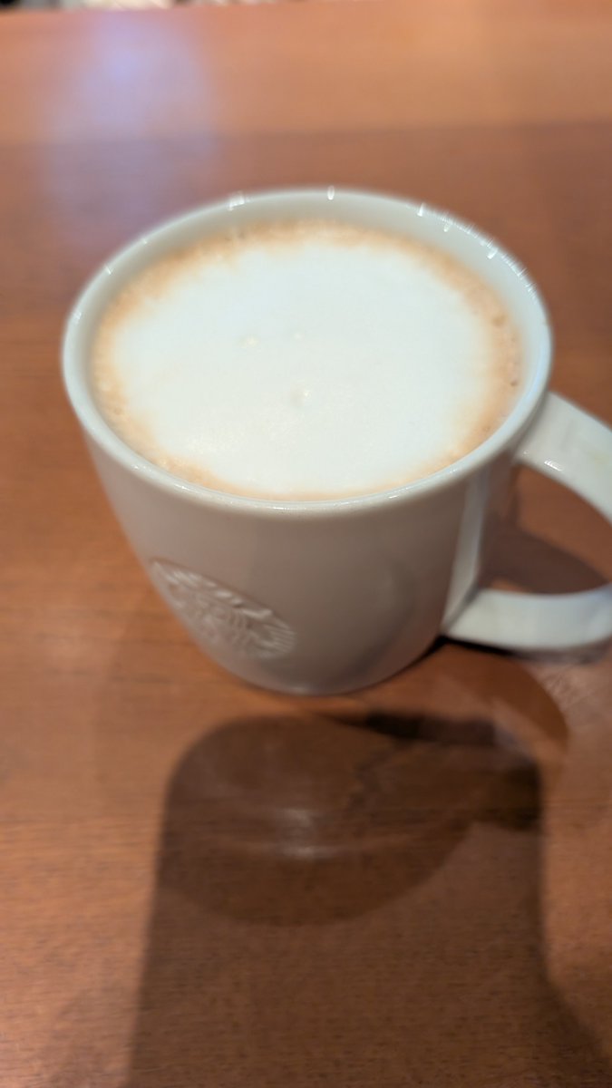 whcr08's tweet photo. お疲れ様
今仕事終わったぁ2店舗は疲れる😫
久しぶりのスタバ、
パッションティーと今日から発売された、3種のきのこ＆ローストチキンスターバックスバケットサンド
お昼無しだったからめっちゃ美味しかった🤤
2杯目トリプルエスプレッソラテホワイトモカ追加 https://t.co/Gz6EWKhao1