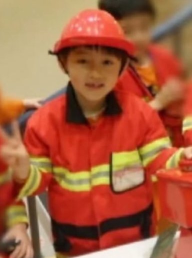 xxeoje's tweet photo. BARU LIAT FOTO ADEK YG INI 😭 GEMES BGTT PAKE BAJU PEMADAM KEBAKARANN ���😭 https://t.co/sWeoxei9R7