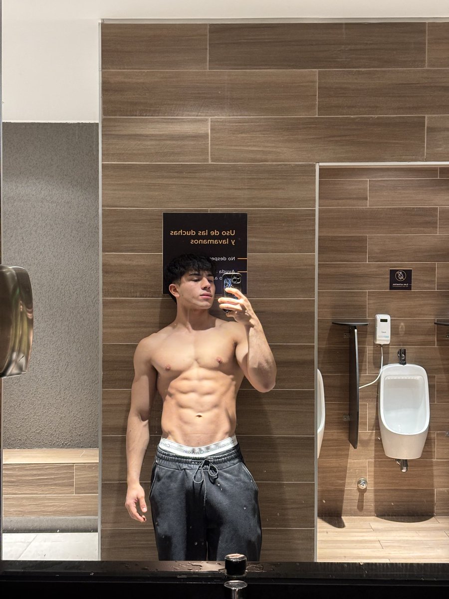 lgnacl0_'s tweet photo. 🐈‍⬛ https://t.co/nI2j25JkfV