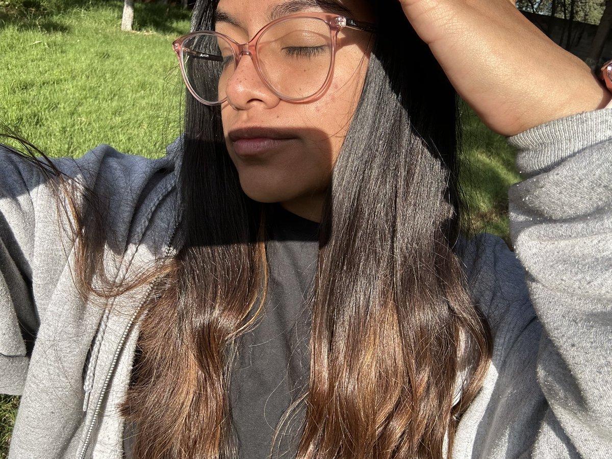 andrearodasss's tweet photo. Piel suavecita, solecito, ropa cómoda, aire fresco, música linda, pelo lindo y suavecito 🥰 gracias Dios https://t.co/wDsjOHL421