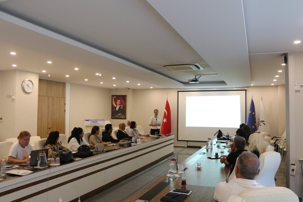 TkdkAydin's tweet photo. IPARD III M10 – Danışmanlık Hizmetleri ile M7 – Çiftlik Faaliyetlerinin Çeşitlendirilmesi ve İş Geliştirme tedbirleri hakkında Aydın’da faaliyet gösteren uzman tarım danışmanları ve tarım danışmanlarına yönelik bilgilendirme toplantısı yapıldı.+

#IPARDIII #TKDK #Aydın #Tarım https://t.co/0rYmFGnCvj
